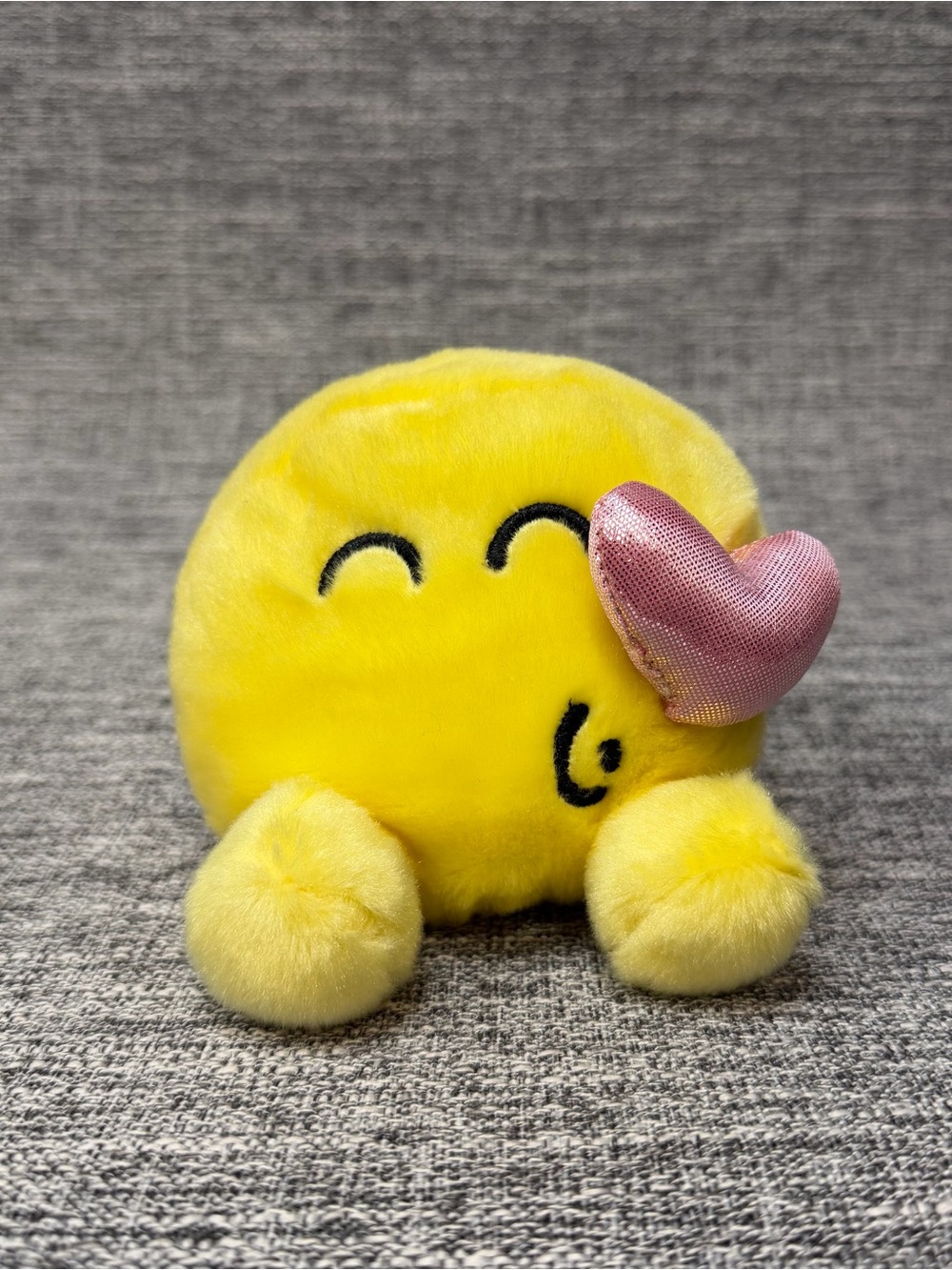 Aurora Smiley World Palm Pals Kisses Plush Toy